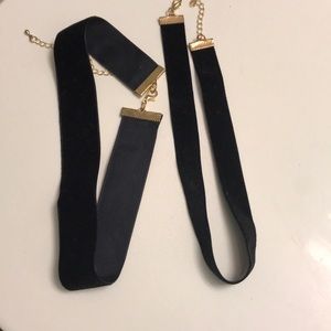 2 velvet chokers